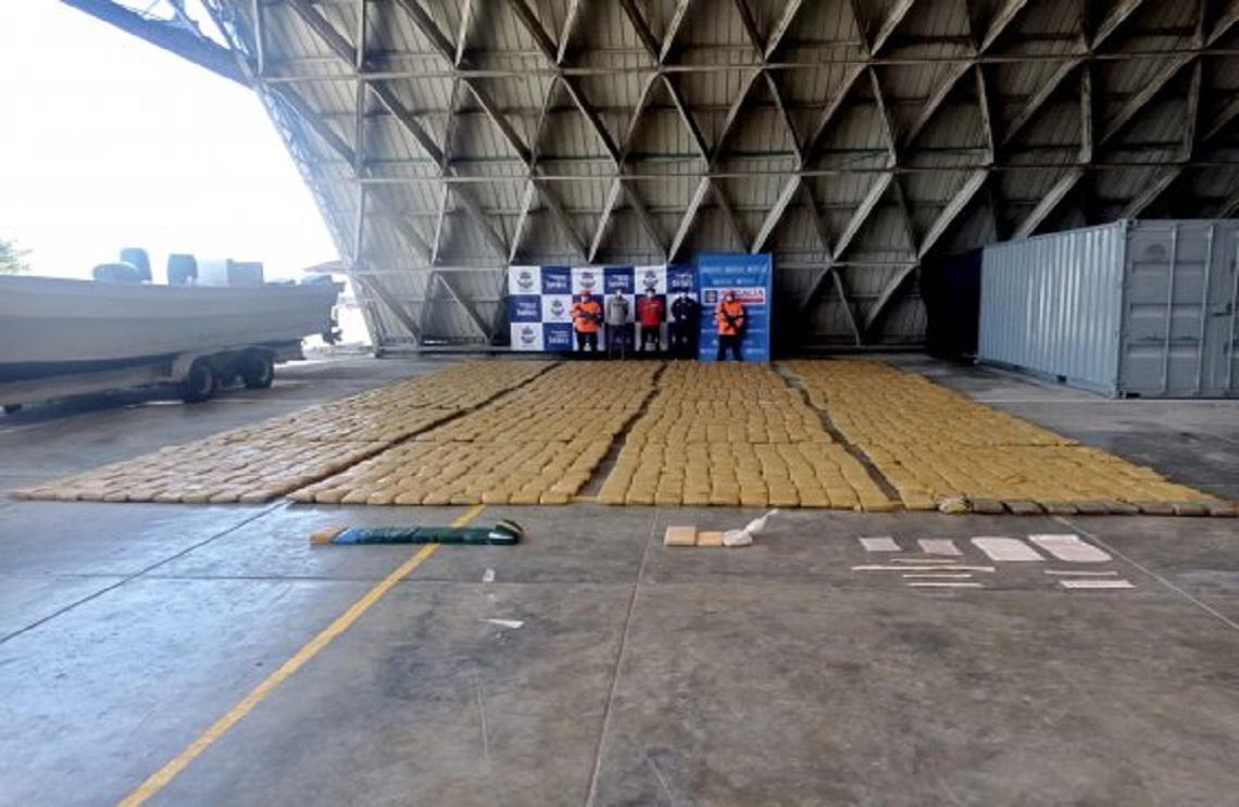 Armada de Colombia impidió el tráfico de 2 toneladas de drogas ilícitas en el Pacífico colombiano