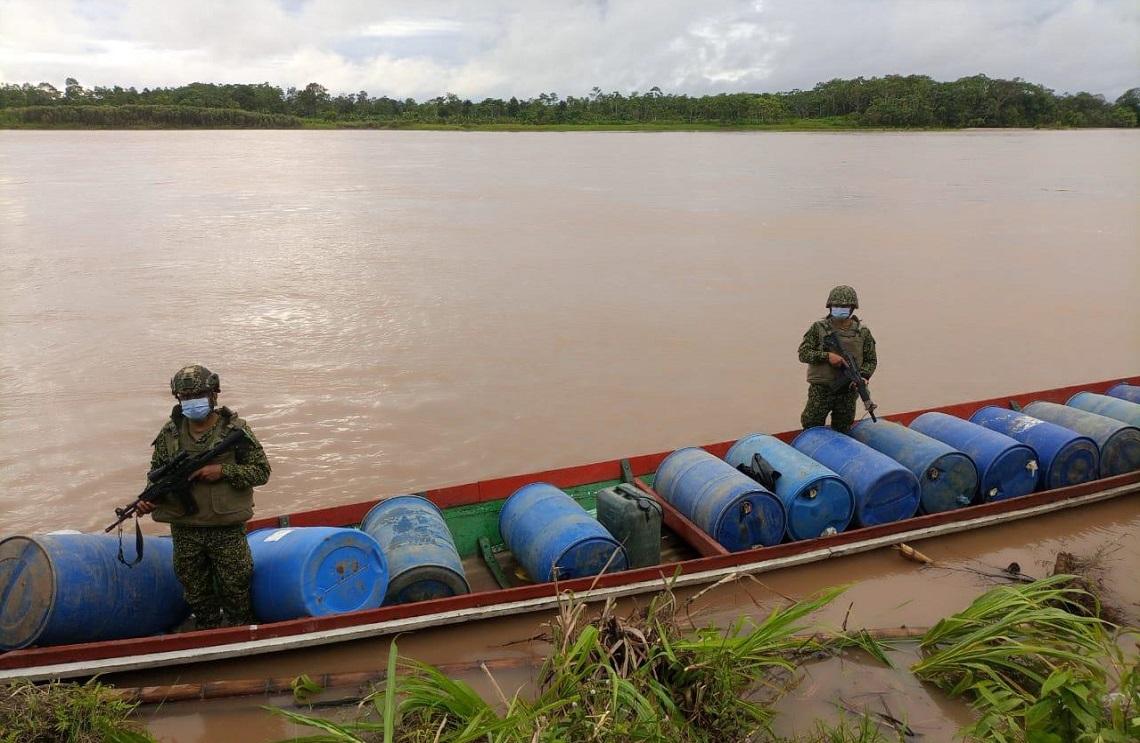 Armada de Colombia incauta 3.870 galones de combustible ilegal en Amazonas, Caquetá y Meta