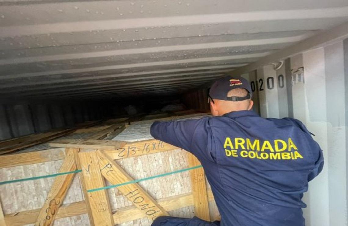 Armada de Colombia incauta más de media tonelada de cocaína oculta en un contenedor