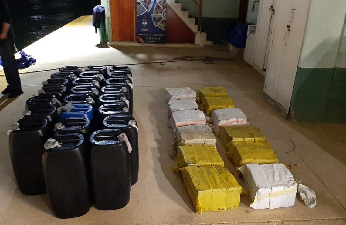 Armada de Colombia interceptada lancha con 299 kilogramos de cocaína en Puerto Bolívar