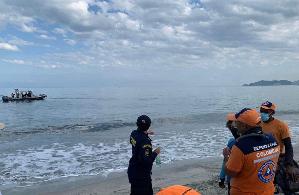 Armada de Colombia participa en limpieza de playas en Santa Marta