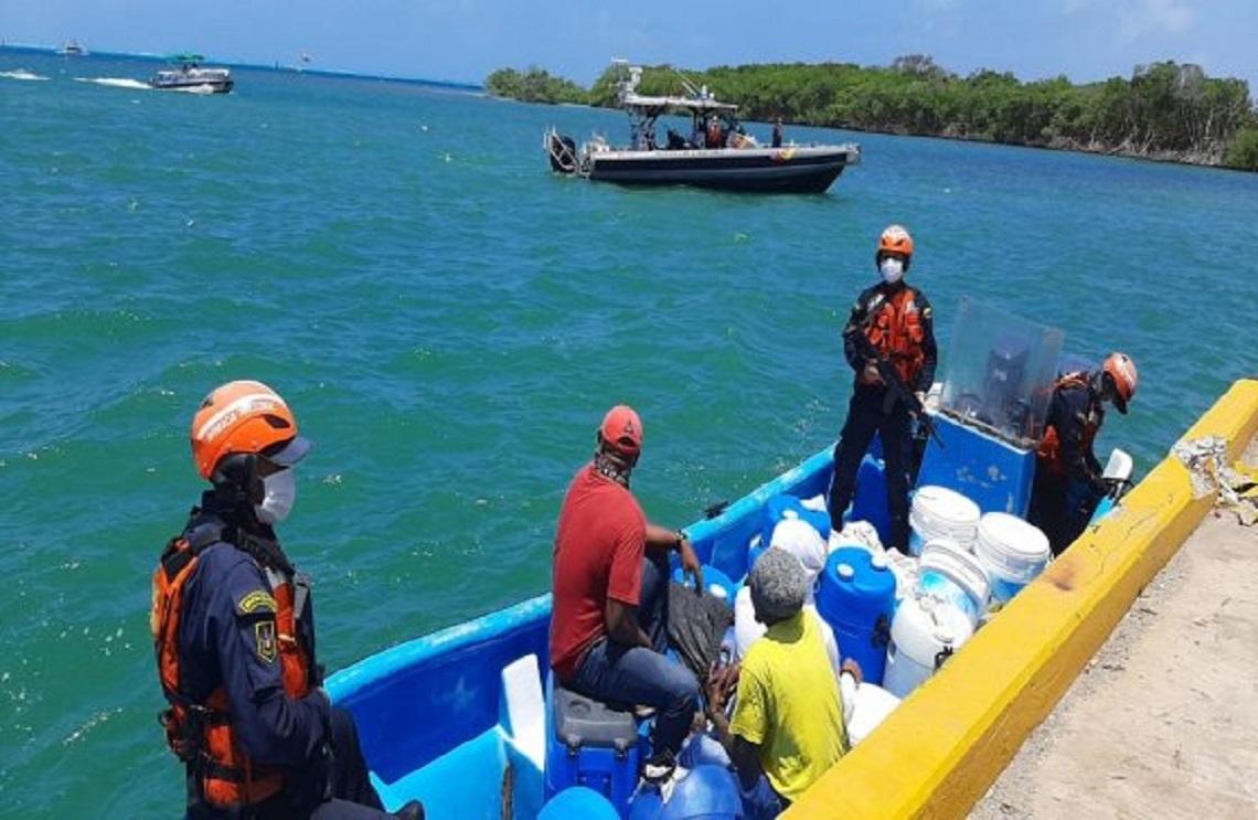 Fuerzas Militares neutraliza una lancha con 133 kilogramos de clorhidrato de cocaína en aguas del mar Caribe