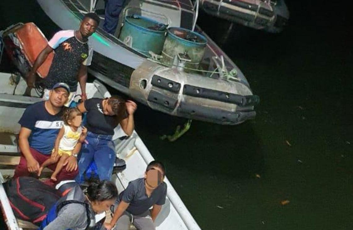 Dos menores y cuatro adultos fueron rescatados por la Armada de Colombia, en Tumaco 