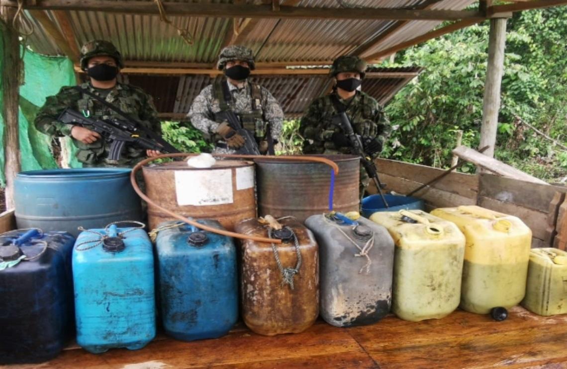 Armada localiza y destruye 8 estructuras ilegales para el proceso de alcaloides en la amazonía