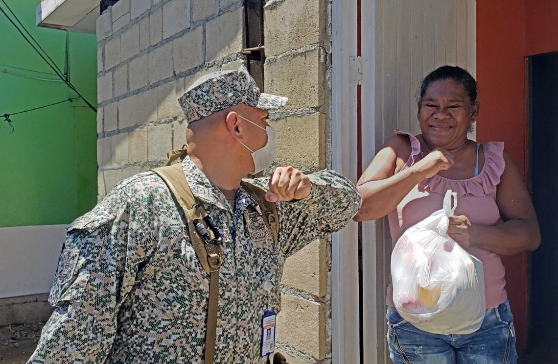 Armada apoya la entrega de más de 16 toneladas de ayudas humanitarias en San Andrés y Providencia