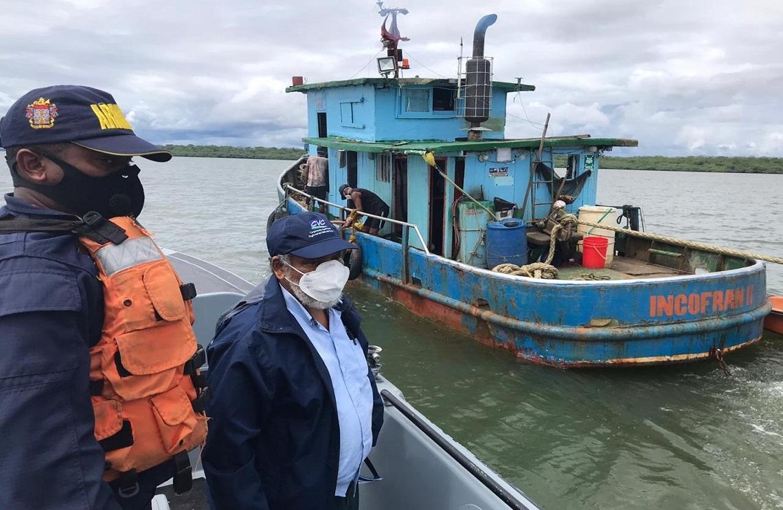 Armada de Colombia incautó un gigantesco cargamento de madera en el Valle del Cauca