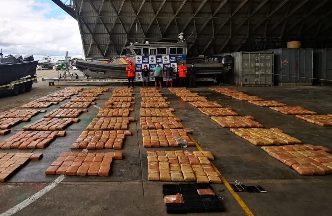 Armada de Colombia incautó más de una tonelada de marihuana transportada por costarricenses