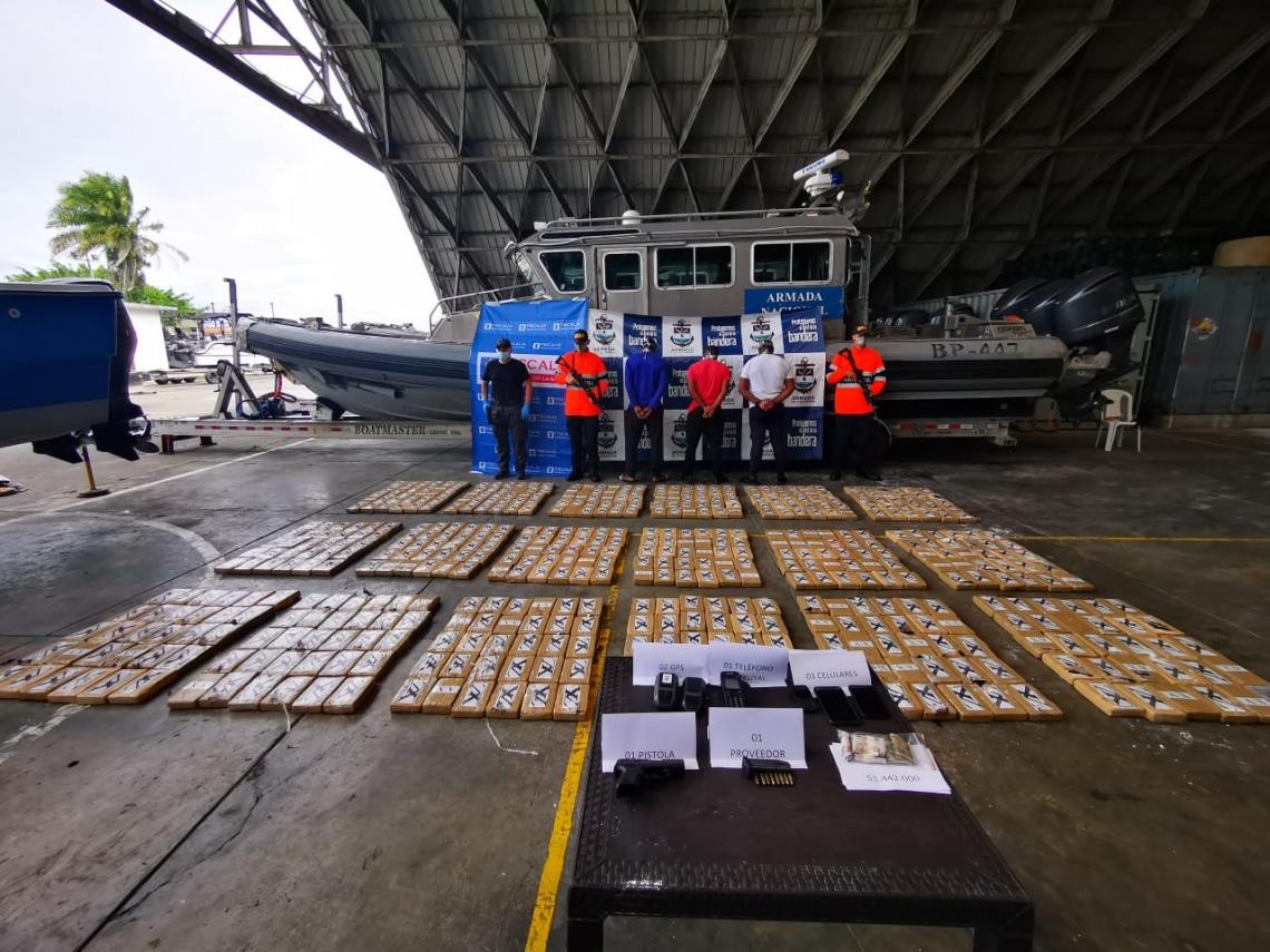 Armada de Colombia interceptó embarcación con más de media tonelada de cocaína en el Pacífico