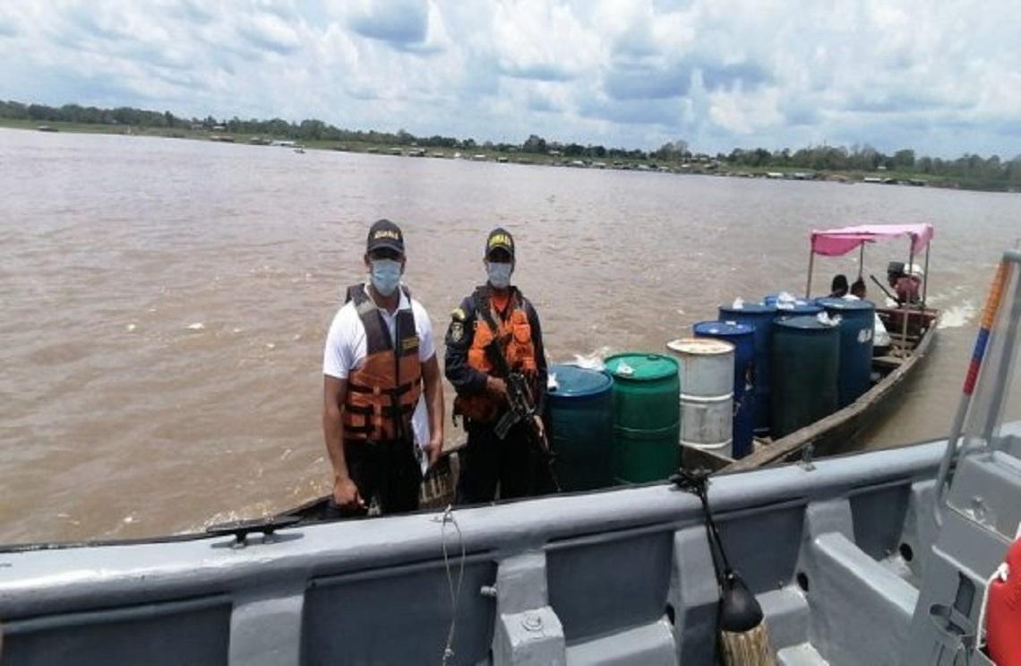 Armada de Colombia incauta 1.263 galones de combustible en aguas del Río Amazonas