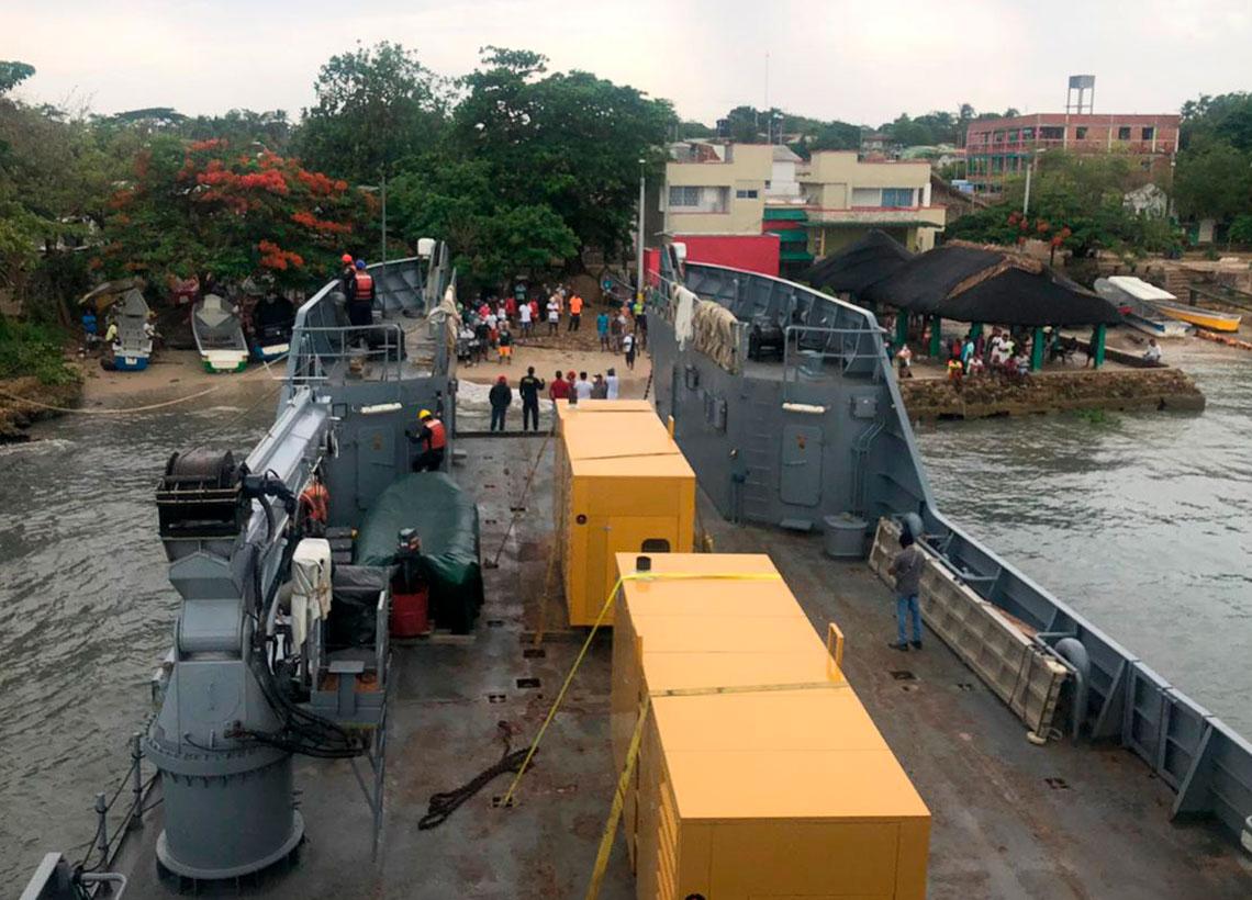 Armada transportó 9 toneladas de ayudas humanitarias y 2 plantas eléctricas para Isla Fuerte 
