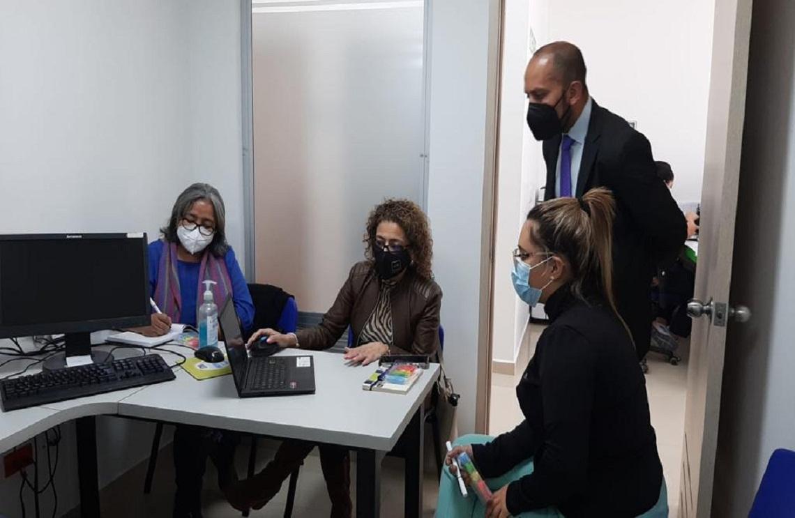 Miembros del departamento de defensa y Embajada de EE.UU visitaron el Centro de Atención para pacientes con VIH del SSFM