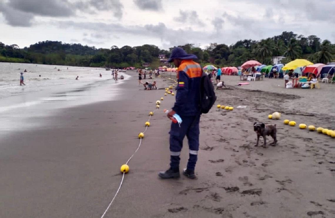 Dimar asesoró técnicamente la instalación de 190 boyarines en Playa Piangüita  