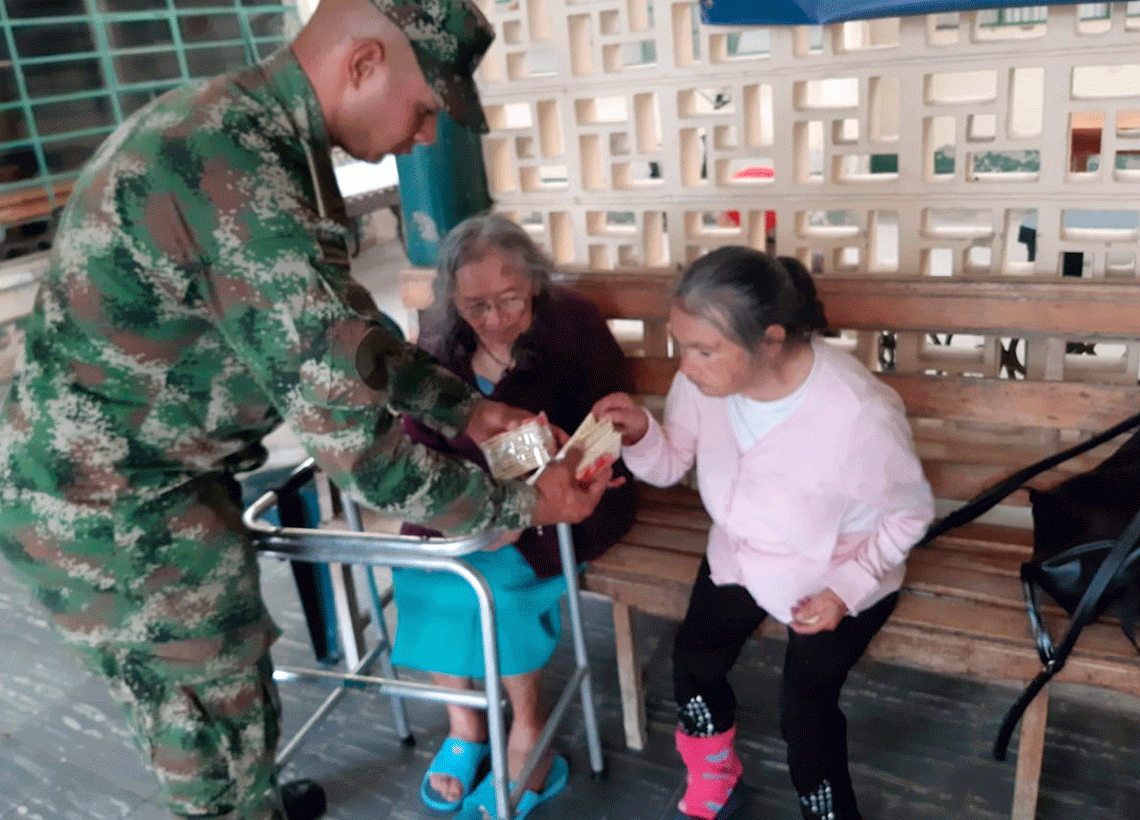 Ejército Nacional comprometido con el bienestar de los adultos mayores de Cundinamarca