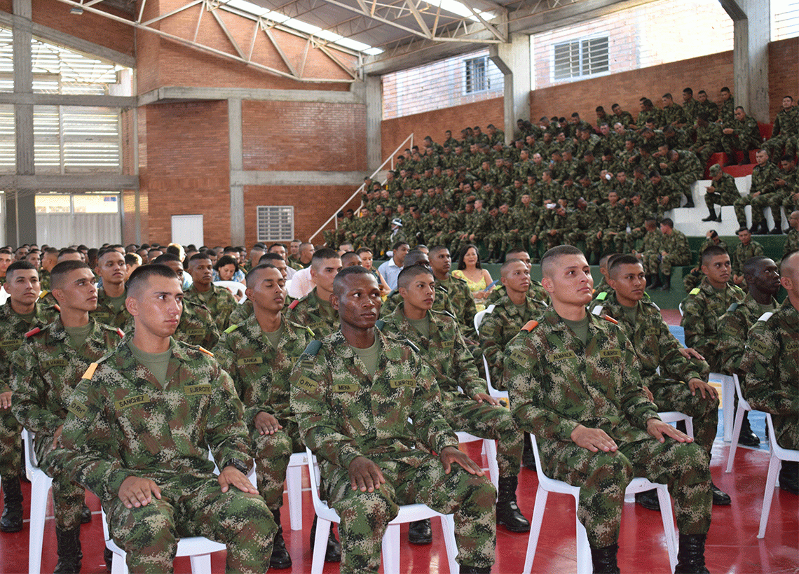 Alumnos de la Escuela de Soldados Profesionales acceden a la educación media