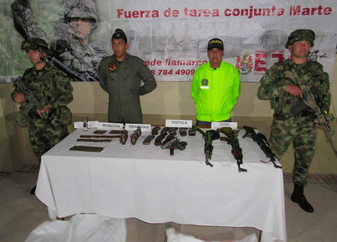 Las Fuerzas Militares incautaron al GAO Eln, en el sur de Bolívar, tres fusiles AK-47, una pistola Smith and Wesson, 516 cartuchos de diferentes calibres, 14 proveedores, cinco granadas de mano, tres chalecos multipropósito y un radio de comunicaciones. En el hecho resultaron dos del Eln muertos y uno herido.