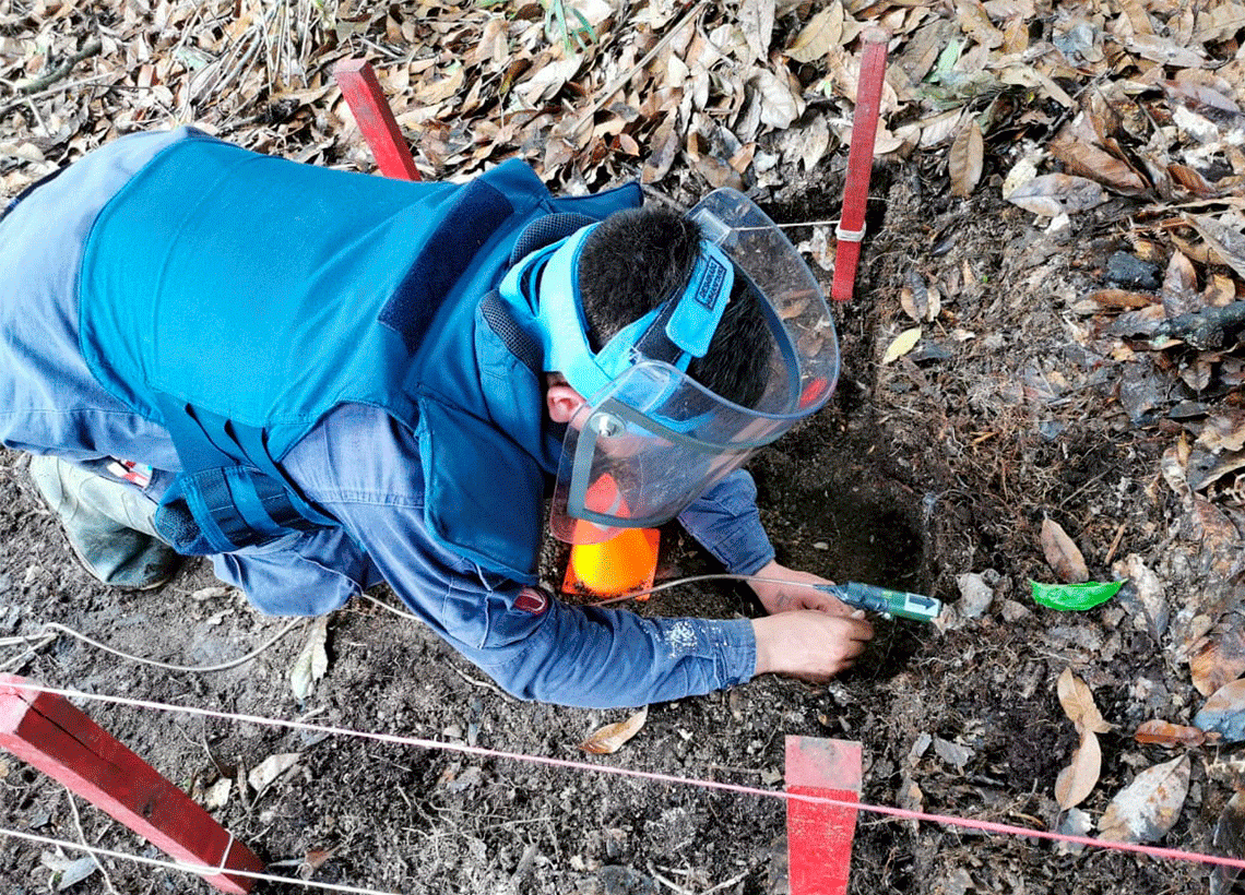 Batallón de Ingenieros de Desminado Humanitario No.5 neutraliza mina antipersonal en el Huila