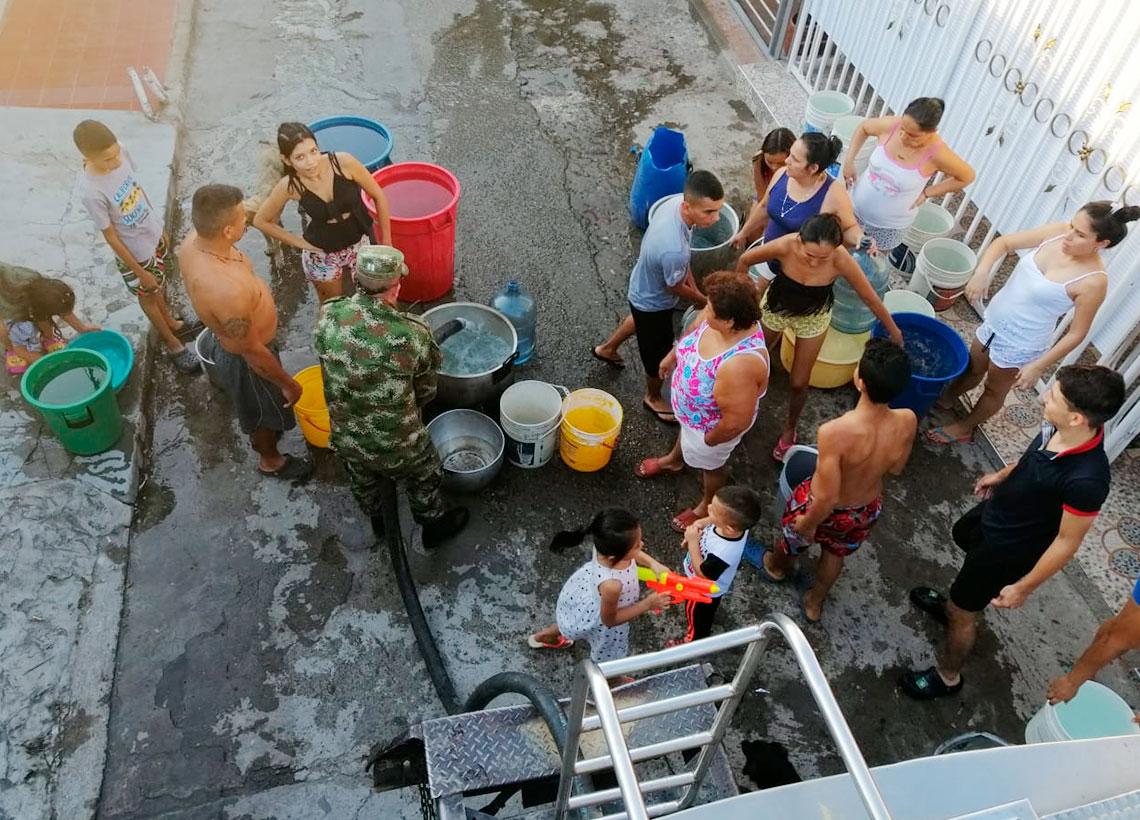Novena Brigada del Ejército Nacional llegó con agua potable al barrio Alberto Galindo