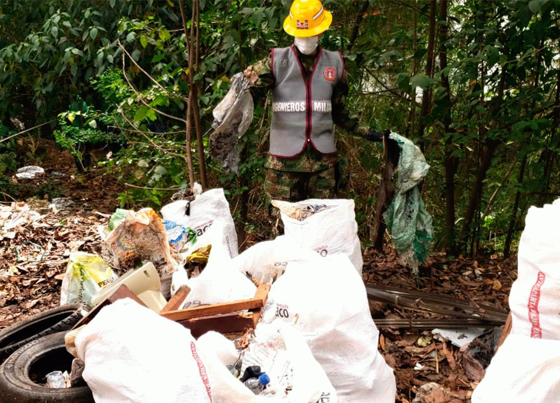 Burbuja ambiental del Ejército descontaminó y reforestó un sector de Piedecuesta, Santander