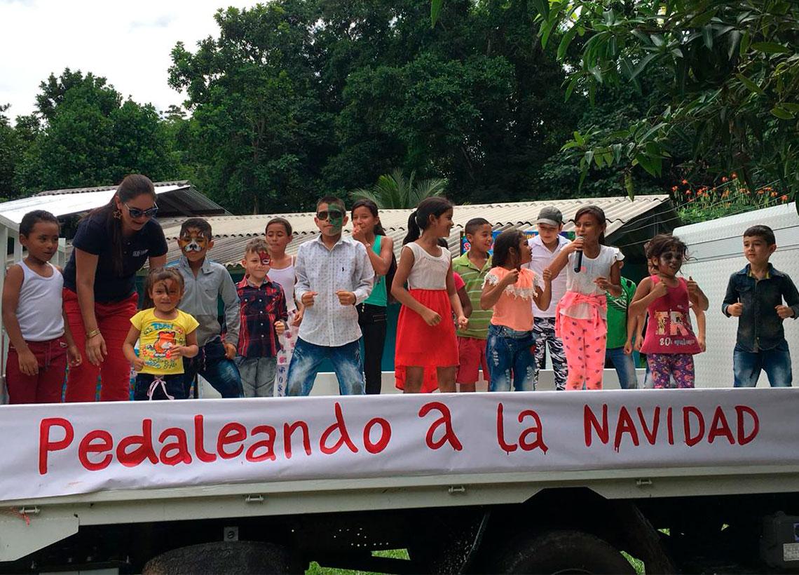 Más de 120 niños de Chaparral celebraron la navidad por adelantado