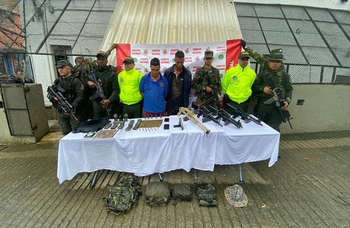 Ejército y Policía capturan a presuntos responsables de incinerar vehículos y sembrar terror en escuela de Concordia, Antioquia