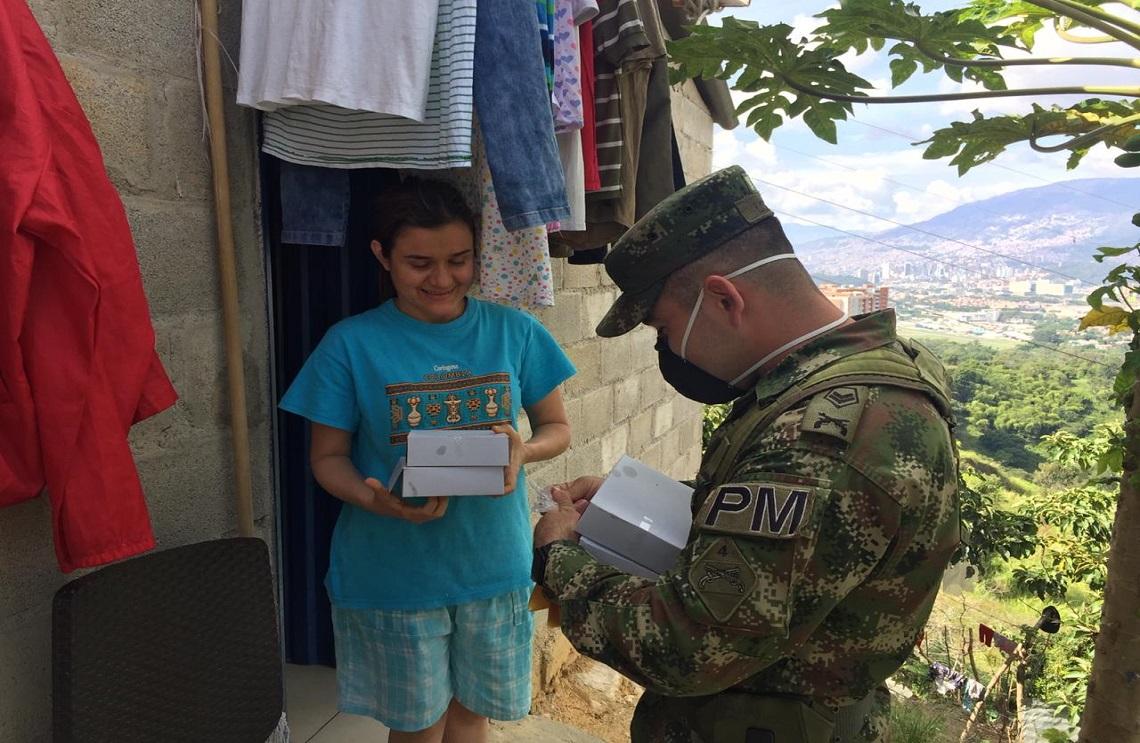 Más de 35.000 ayudas de alimentos han dado soldados a familias de Antioquia por la covid-19 