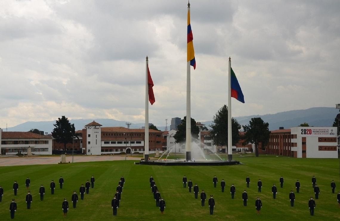 Presidente de Colombia asciende a 105 subtenientes del Ejército Nacional