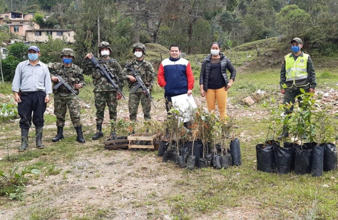 Brigada 13 acompaña a los habitantes de Gutiérrez en su reactivación social