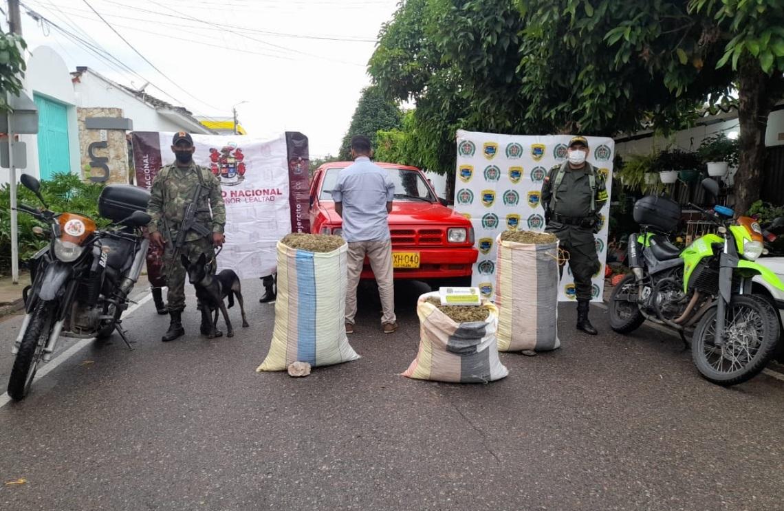 En operaciones contra el narcotráfico Ejército y Policía capturan a dos, e incautan 118 kilos de marihuana