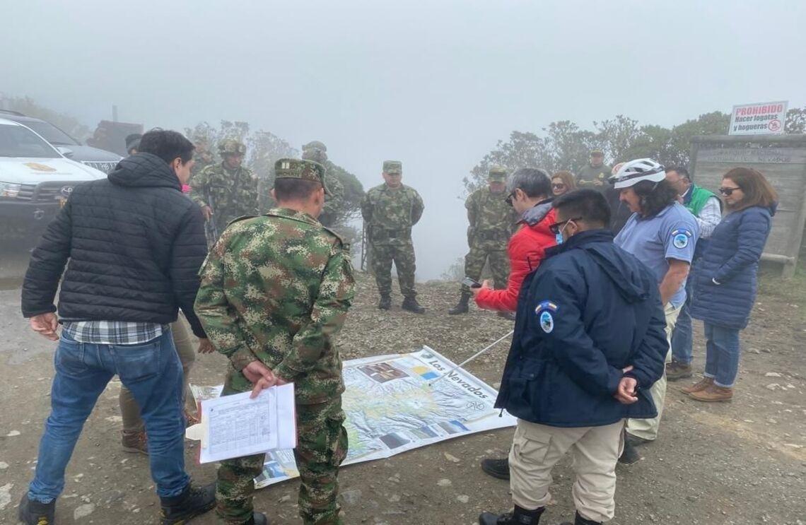 Ejército dispone de capacidades ante alerta naranja del volcán nevado del Ruiz 