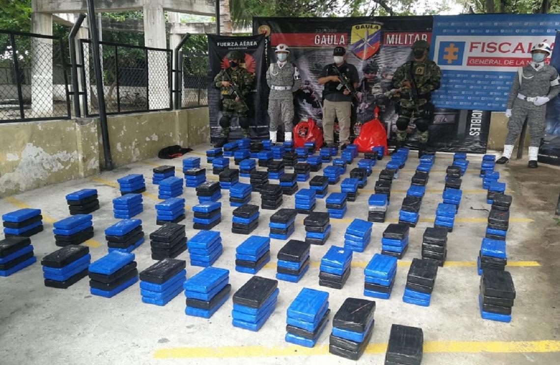 Ejército Nacional y Fuerza Aérea Colombiana incautan 415 kilogramos de cocaína en Riohacha