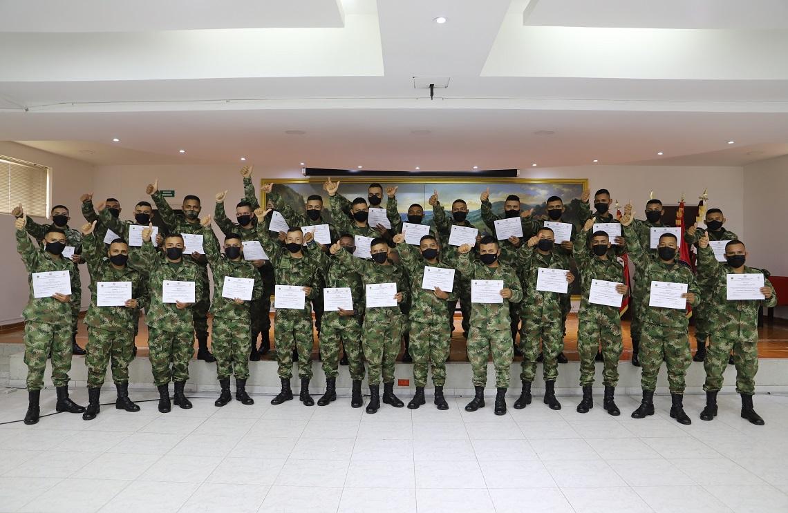 Culminó con éxito el primer curso EXDE 2021, para personal militar de la Segunda División