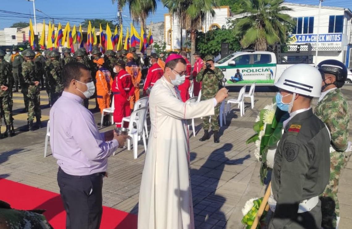 Con una ceremonia militar, Ejército Nacional conmemoró 211 años del grito de independencia en Santander