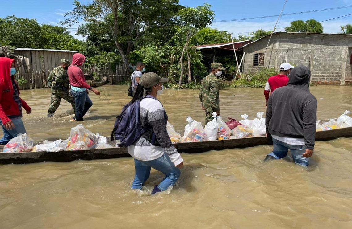 Ejército Nacional apoya a la población de Achí y Puerto Pajón, afectada por desbordamiento del río Cauca