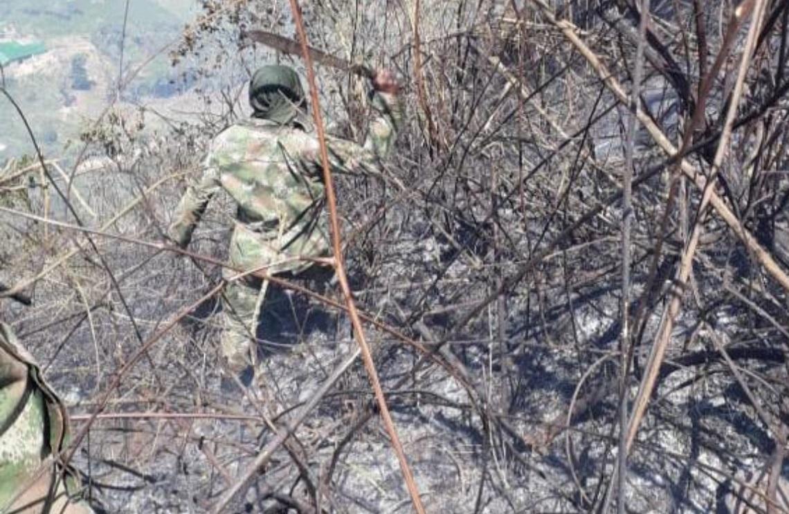 Ejército Nacional apoyó mitigación de incendio en Fosca, Cundinamarca