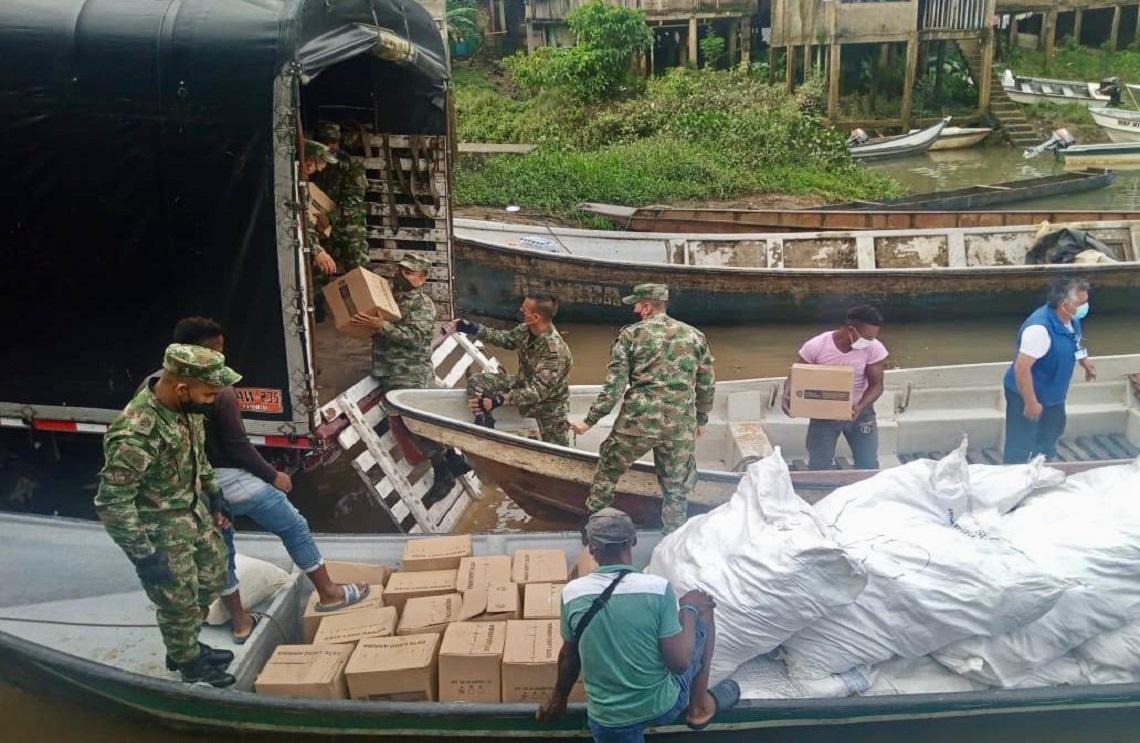 Fuerzas Militares apoyan la entrega de ayudas humanitarias en Nariño