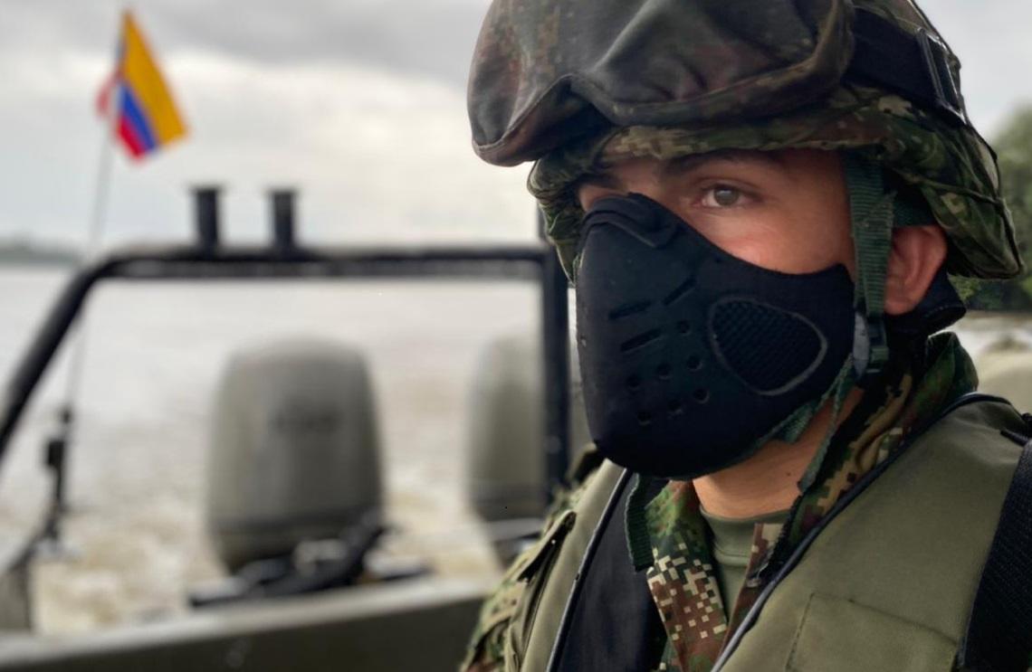 Con puestos de control fluvial, Ejército custodia frontera con Brasil durante el puente festivo