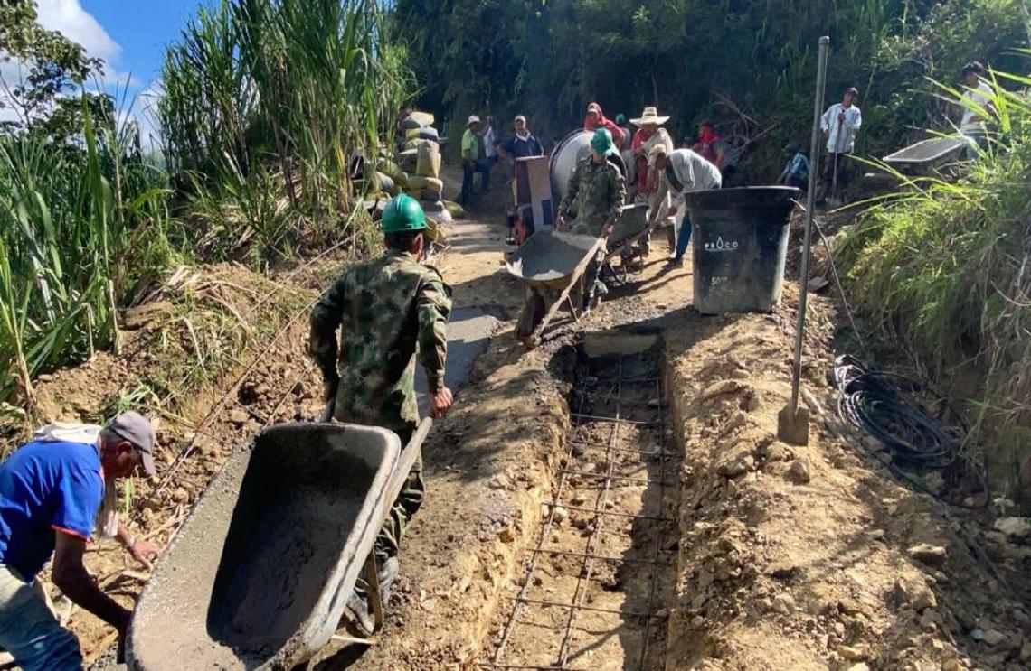 Ejército Nacional entrega vía mejorada en Villahermosa, Tolima