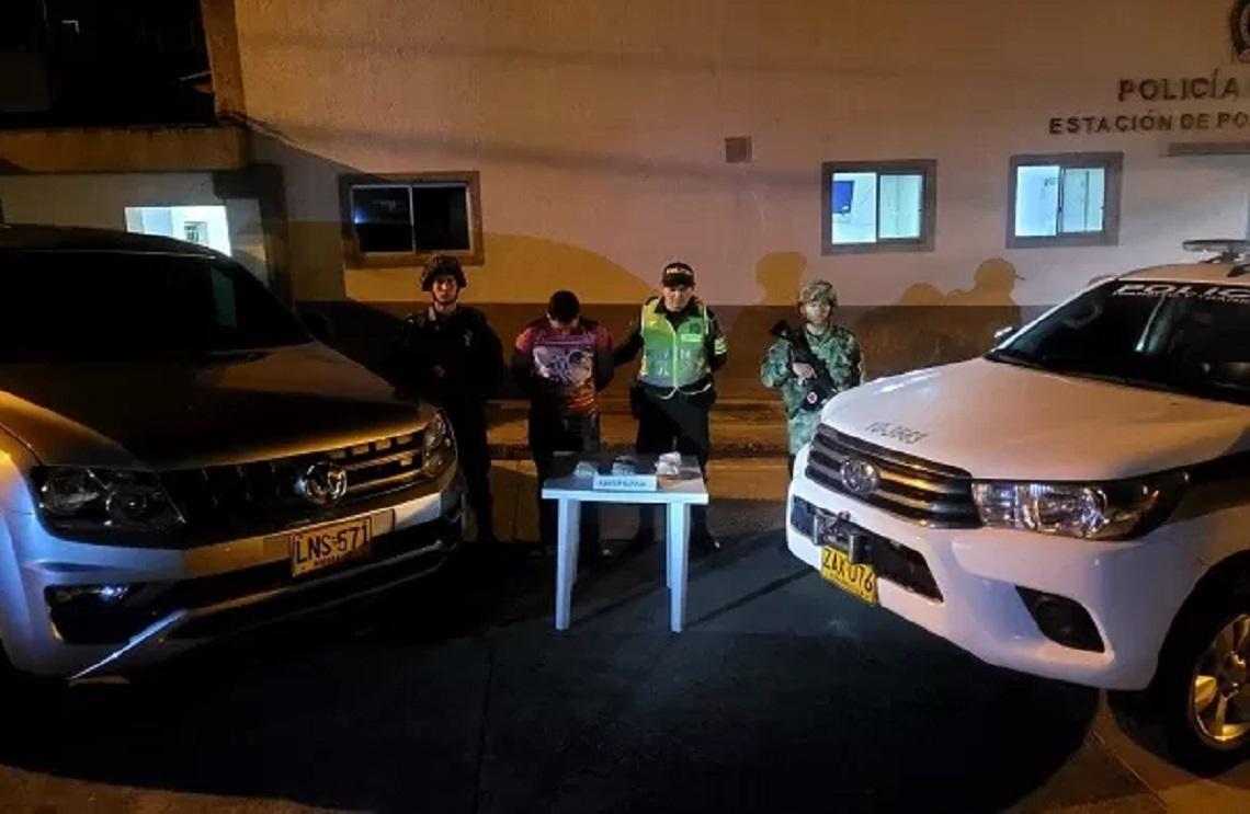 Ejército Nacional halla marihuana transportada en una Camioneta en vía del Tolima