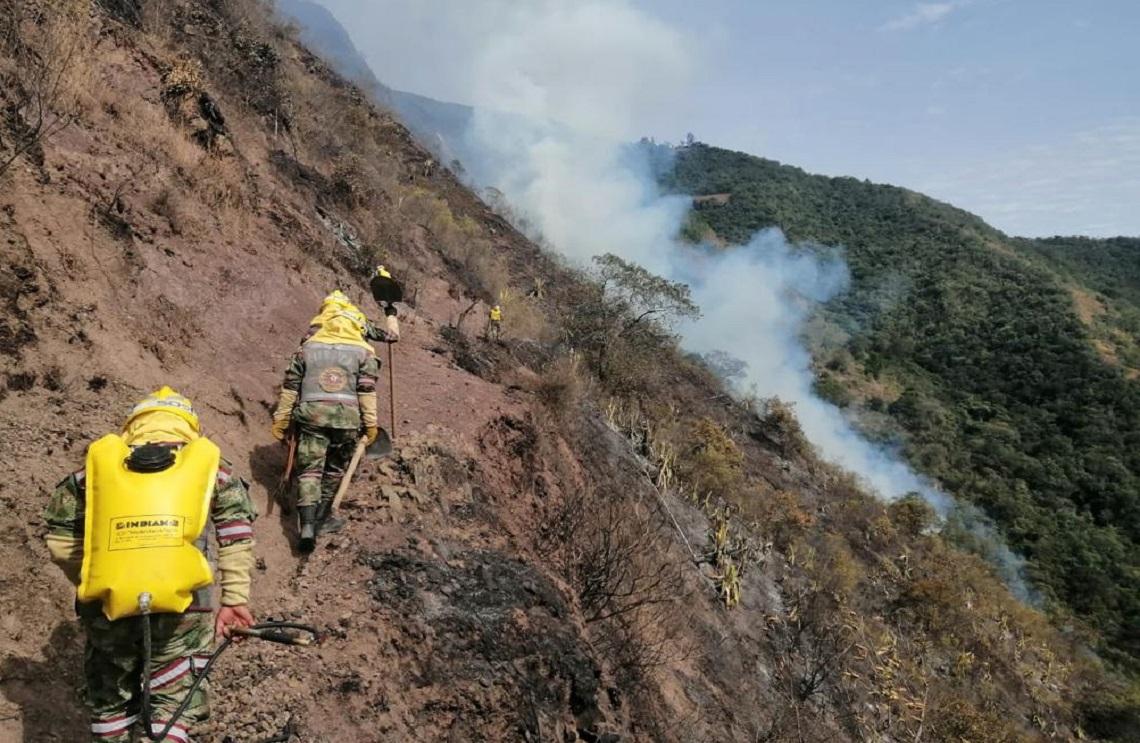 Ejército Nacional controla en un 90% incendio forestal en Covarachía Boyacá