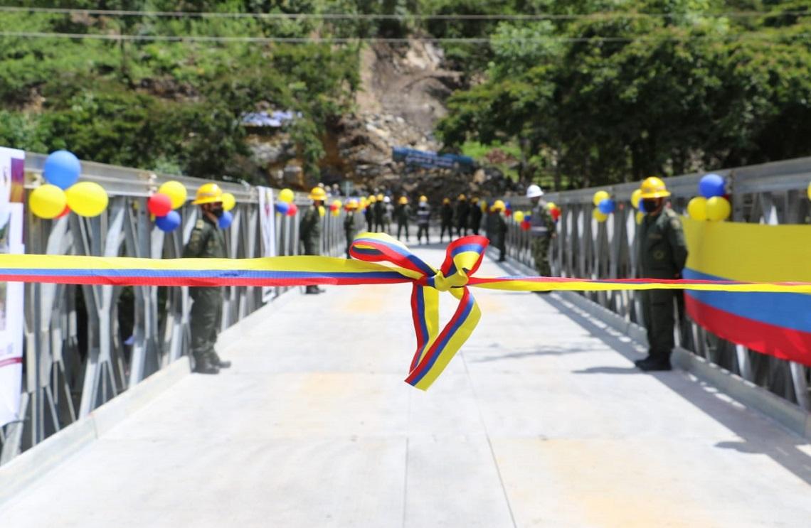  Soldados instalaron puente militar que conecta dos provincias de Santander, incomunicadas desde el 2020 por invierno