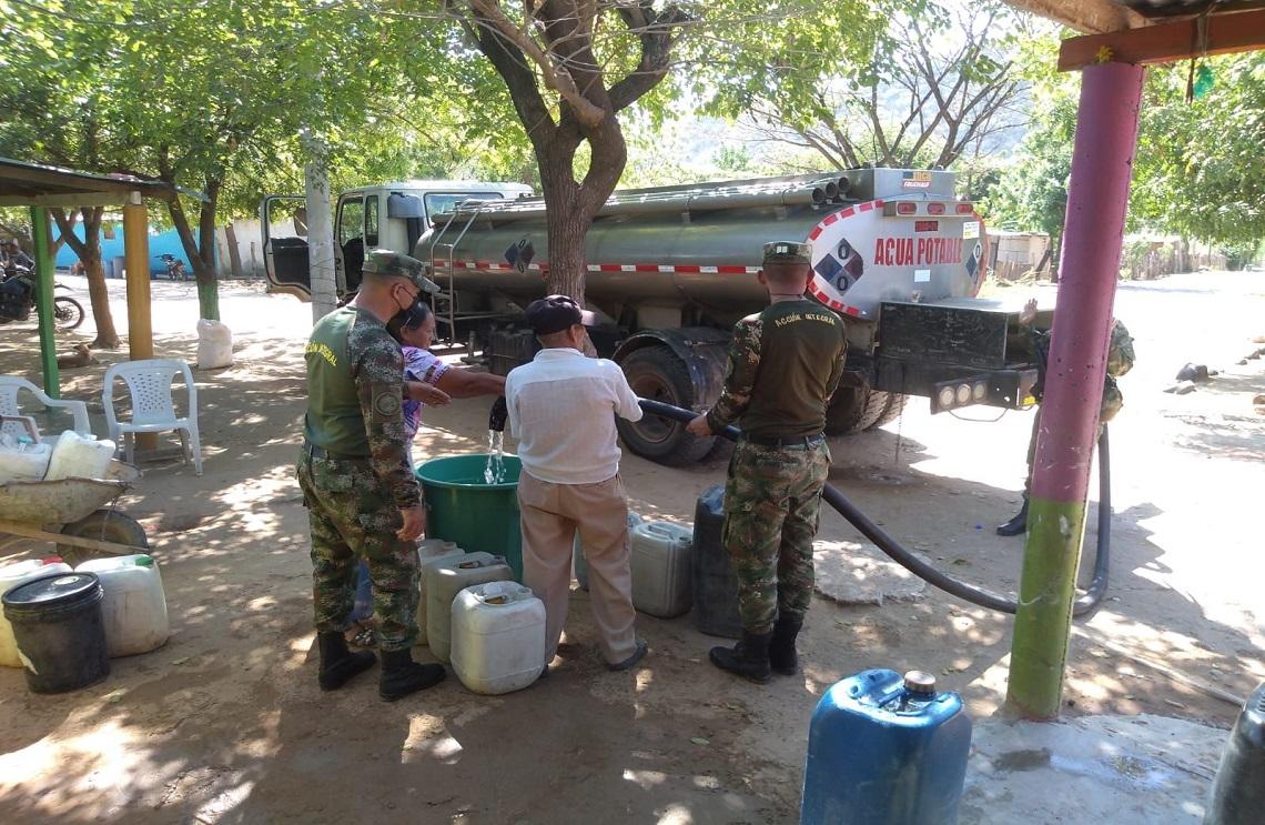 Ejército Nacional lleva agua potable a comunidades rurales de Valledupar 