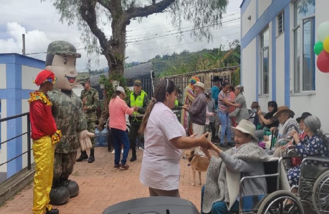 Ejército Nacional realizó jornada de atención al adulto mayor, en Boyacá