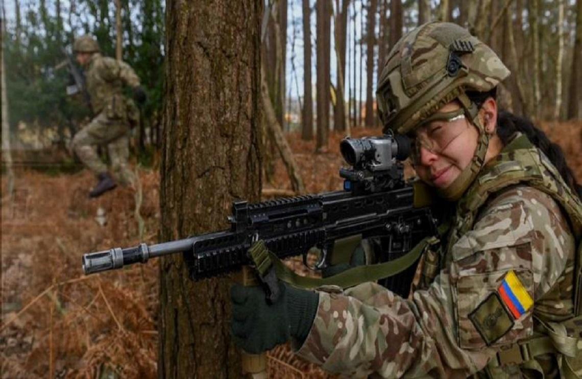 Subteniente Robayo del Ejército Nacional, mujer colombiana que ascendió en el Reino Unido