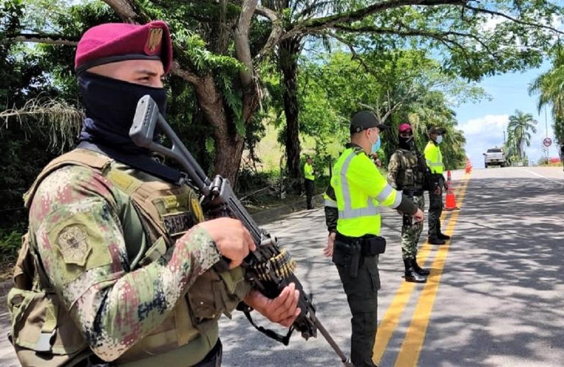 Soldados de la Quinta Brigada, garantizan un Viaje Seguro en esta Semana Santa en Santander