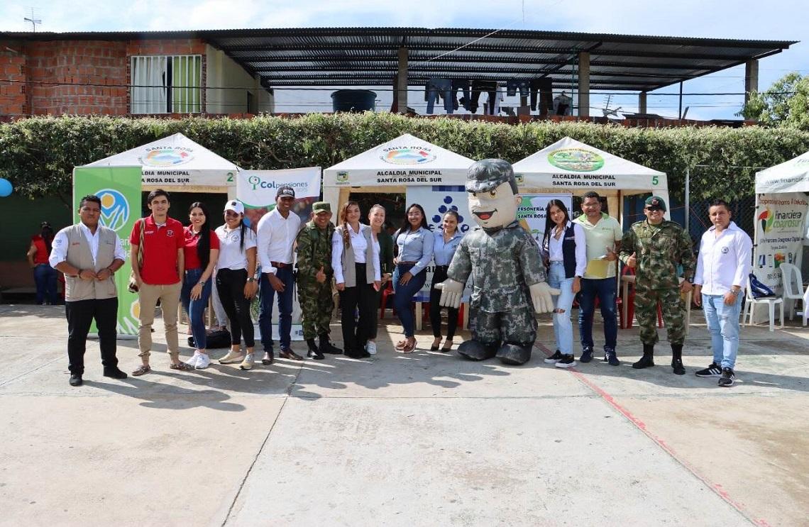 Ejército Nacional y Fe en Colombia realizan feria de servicios institucionales en Santa Rosa del Sur, Bolívar