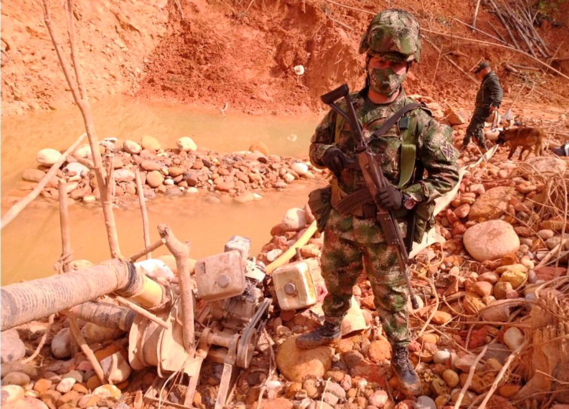 Ejército destruye gigantesco complejo donde se llevaba a cabo minería ilegal y captura a 9 personas