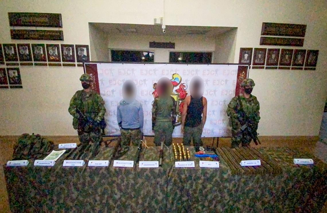 Tres integrantes del GAO-r Estructura Primera se entregaron voluntariamente al Ejército en Guaviare
