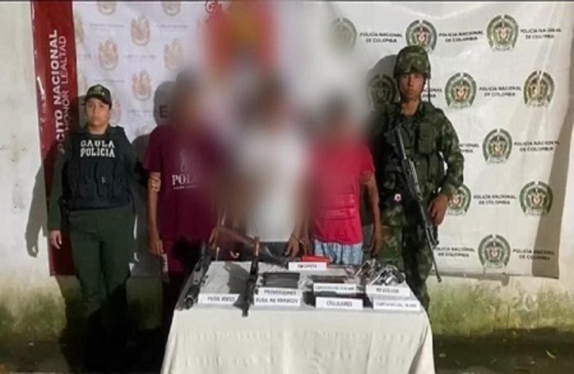 Ejército Nacional capturó a tres presuntos miembros del Clan del Golfo en El Piñón, Magdalena