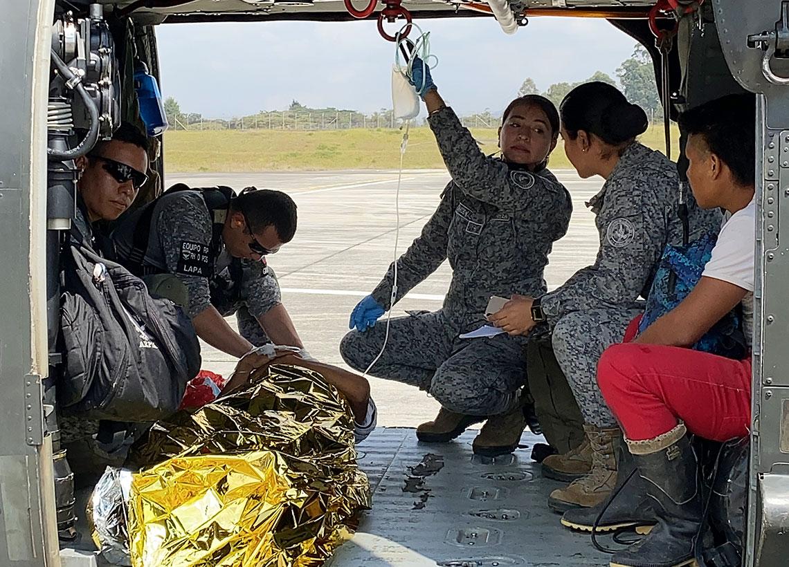 Por mordedura de serpiente indígena en Antioquia recibió traslado aeromédico de la Fuerza Aérea 