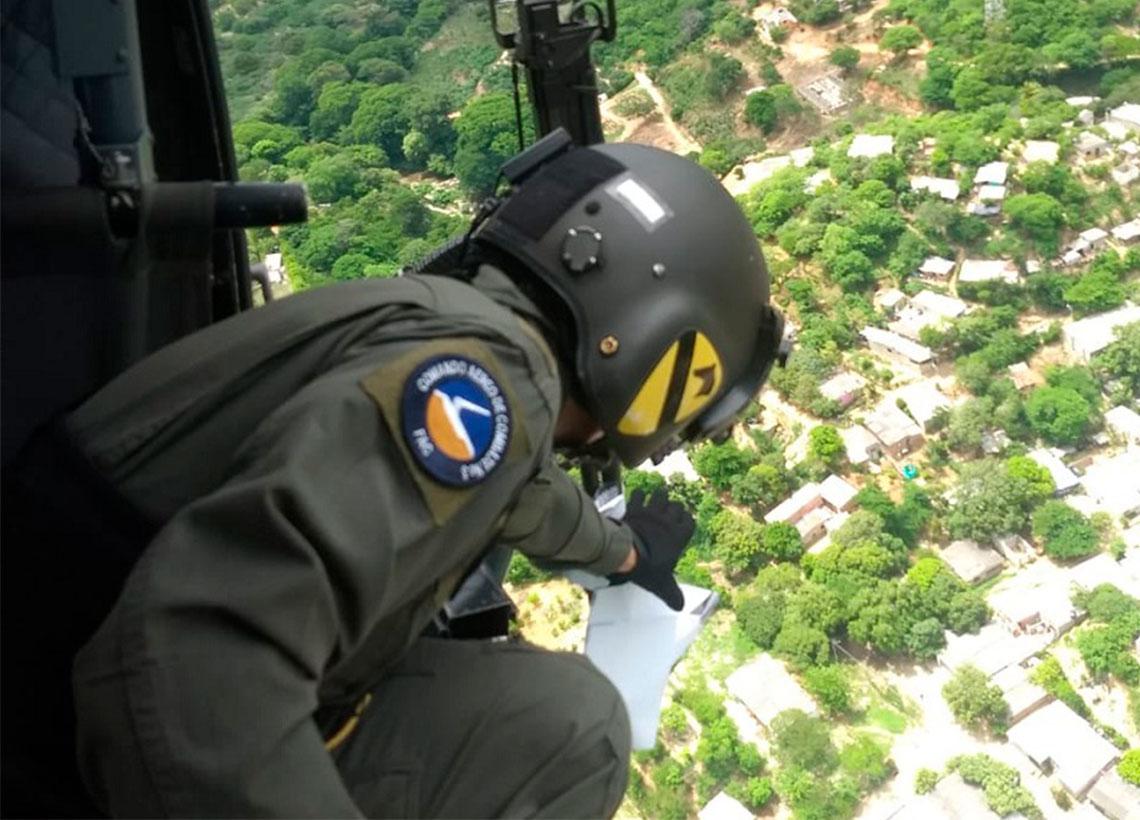 Desde el aire Fuerza Aérea Colombiana realiza campaña contra la extorsión 